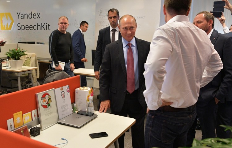 Владимир Путин в офисе "Яндекса". Фото SPUTNIK/Scanpix