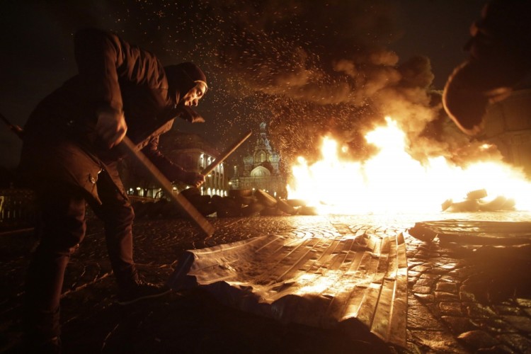 Акция Петра Павленского "Свобода". Фото  REUTERS/Scanpix