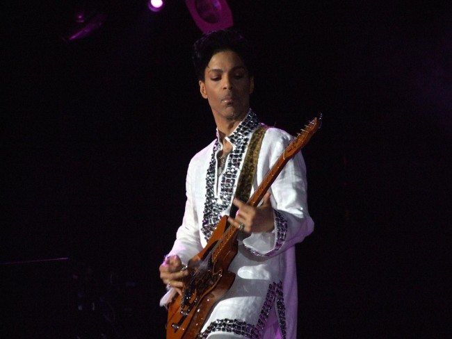 Принс на одном из концертов в 2008 году. Фото wikipedia.org