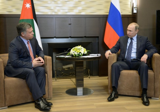 Владимир Путин во время встречи с королем Иордании, прокомментировал ситуацию с Су-24 как "удар в спину,  который нам нанесли пособники террористов". Фото Sputnik/Scanpix