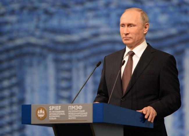 Владимир Путин на пленарном заседании Петербургского международного экономического форума. Фото Sputnik/Scanpix