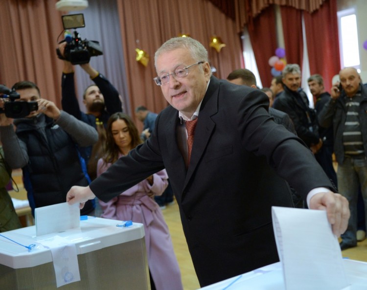 Владимир Жириновский голосует. Фото Sputnik/Scanpix