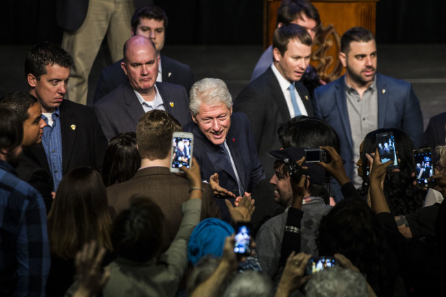 Била Клинтон на встрече с избирателями демократической партии. Фото Евгения Фельдмана для «Спектра».