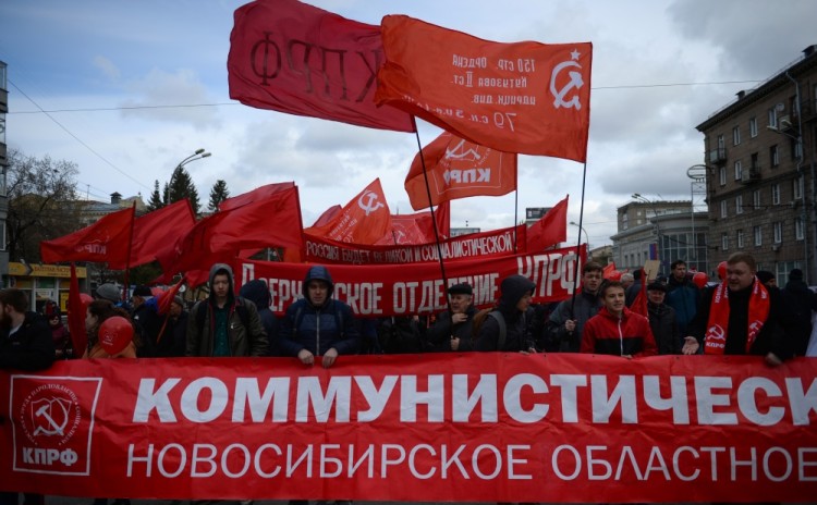 3088470 05/01/2017 Participants in the Communist Party's May Day demonstration on Krasny Prospekt in Novosibirsk. Alexandr Kryazhev/Sputnik