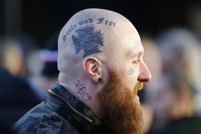 Надпись на татуировке: "Гордый и свободный. Фото REUTERS/Scanpix