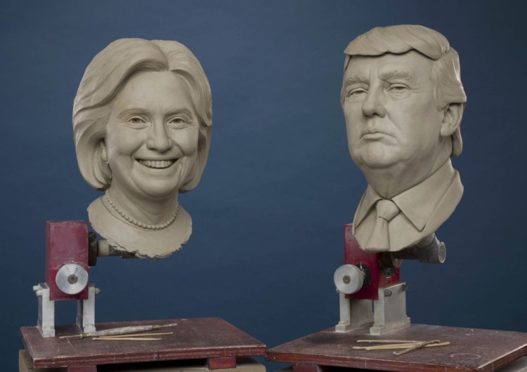 Глиняные модели Хиллари Клинтон и Дональда Трампа. Фото REUTERS/Scanpix