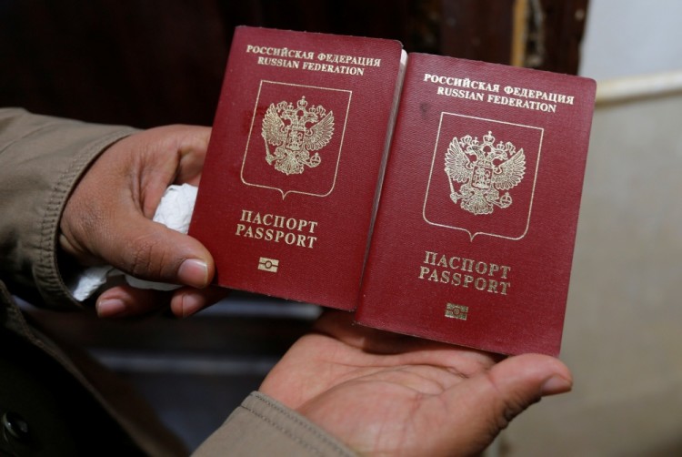 Российский паспорт. Фото REUTERS/Scanpix