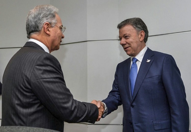 Встреча президента Сантоса и сенатора Урибе 5 октября. Фото: AFP / Scanpix