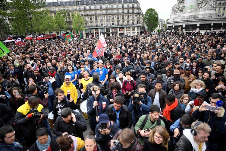 People gather Place de la Republique (Republic Square) during a demonstration called by the collectif "Front Social" and labour unions on May 8, 2017 a day after the French presidential election. / AFP PHOTO / Lionel BONAVENTURE