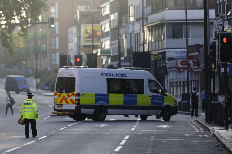 Police work at the scene in Finsbury Park area of north London after a vehichle hit pedestrians, on June 19, 2017.  One man was killed and eight people hospitalised when a van ran into pedestrians near a mosque in north London in an incident that is being investigated by counter-terrorism officers, police said on Monday. The 48-year-old male driver of the van "was found detained by members of the public at the scene and then arrested by police," a police statement said.  / AFP PHOTO / Tolga AKMEN