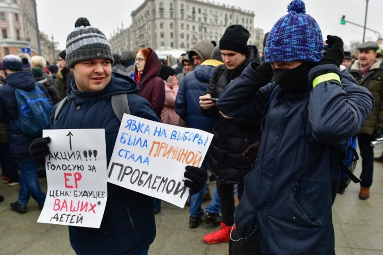 Собравшиеся призывали бойкотировать предстоящие выборы президента России. Фото AFP/Scanpix
