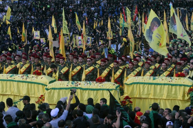"Хезболла" хоронит своих бойцов. Фото AP/Scanpix