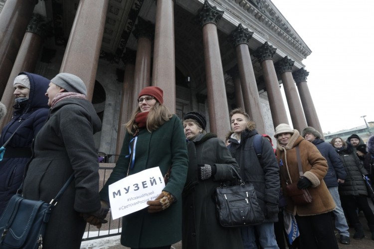 People form a live circle around the St. Isaac's Cathedral as a symbol of protection in St. Petersburg, Russia, Sunday, Feb. 12, 2017. The poster reads 'Museum'. About 2,500 people rallied in St. Petersburg on Sunday against the decision of the city authorities to hand over the city's landmark St. Isaac's Cathedral to the Russian Orthodox Church. (AP Photo/Dmitri Lovetsky)