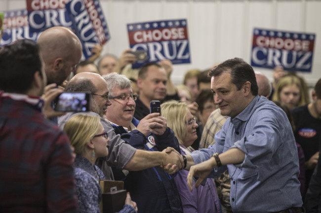 Тед Круз общается с избирателями. Фото Евгения Фельдмана для «Спектра»
