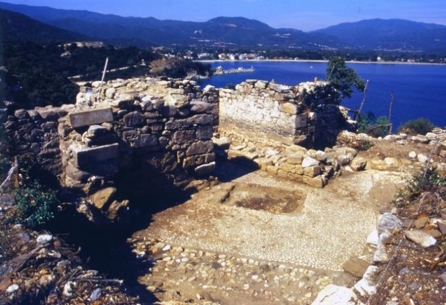 Предполагаемая гробница Аристотеля. Фото из доклада Константиноса Сисманидиса