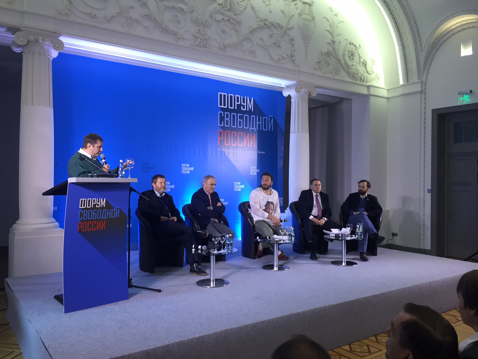 Форум “Этнические либералы против этнических чекистов”.Отдельным пунктом стоял возврат Крыма и других контролируемых РФ территорий и полный отказ от имперских амбиций (отказ от возсоединения Русских и русских земель).