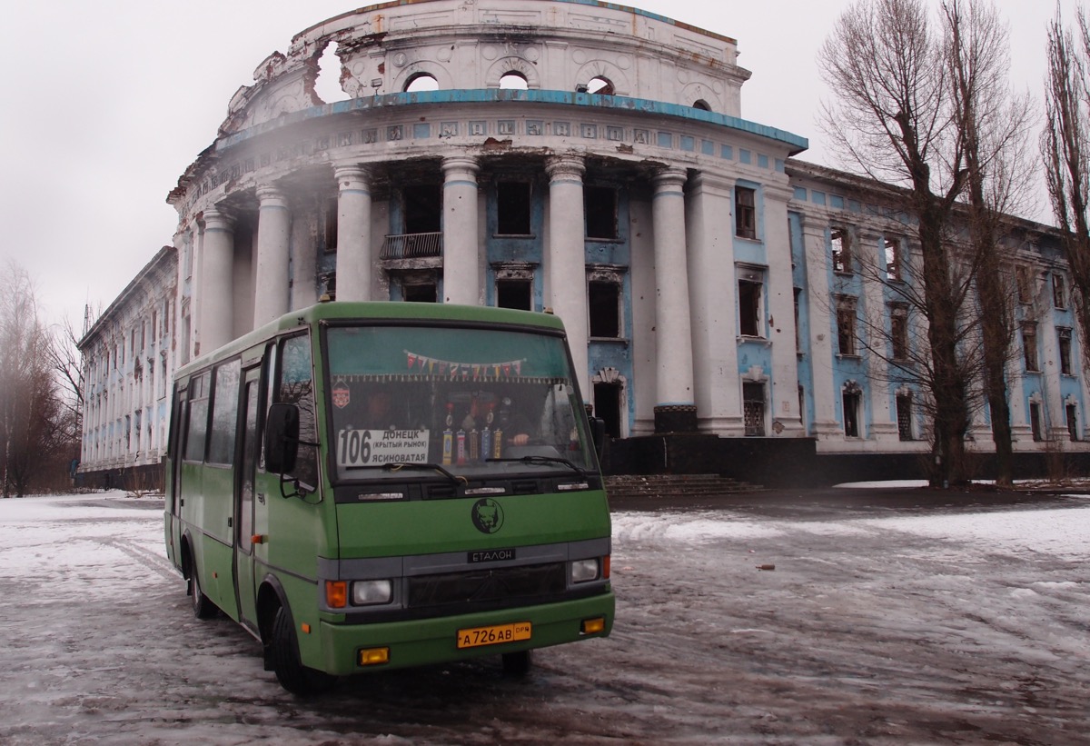 Вокзал для «слепых». Как война сломала жизнь одного из самых благополучных  городов Украины Спектр