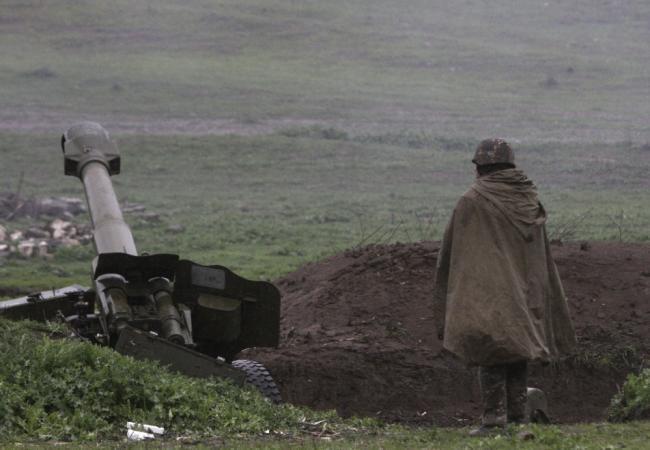 Армянский солдат на позициях в Нагорном Карабахе. Фото Reuters/Scanpix