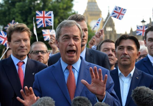 Найджел Фарадж, лидер Партии независимости Соединенного Королевства (UKIP) празднует победу на референдуме. Фото AFP/Scanpix