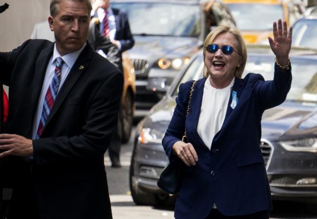 Хиллари Клинтон на траурном мероприятии в воскресенье. Фото: AP / Scanpix