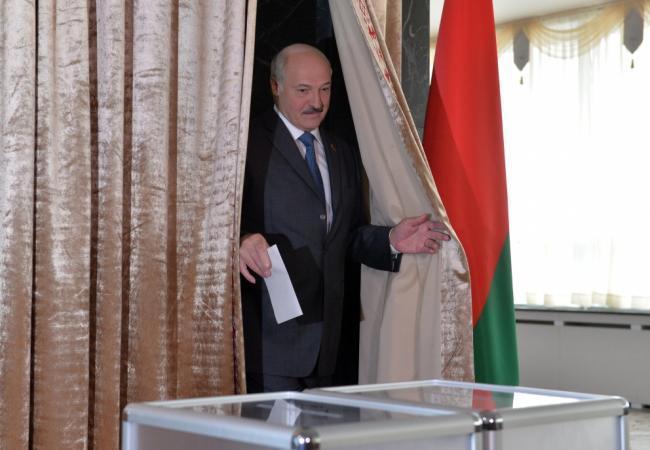 Для Александра Лукашенко парламентское голосование — часть внешнеполитической стратегии. Фото: Sputnik / Scanpix