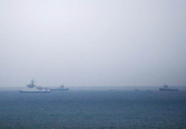 Корабли на месте крушения Ту-154 Минобороны РФ. Фото Reuters/Scanpix