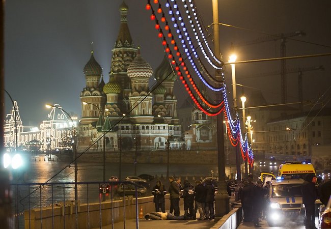 Фото: AP/Scanpix. Фото с места убийства Бориса Немцова