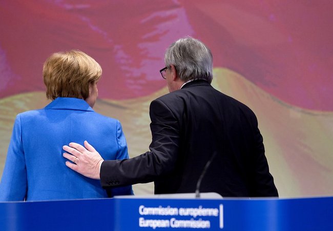 Фото: AP/Scanpix. Канцлер Германии Ангела Меркель и глава Еврокомиссии Жан-Клод Юнкер