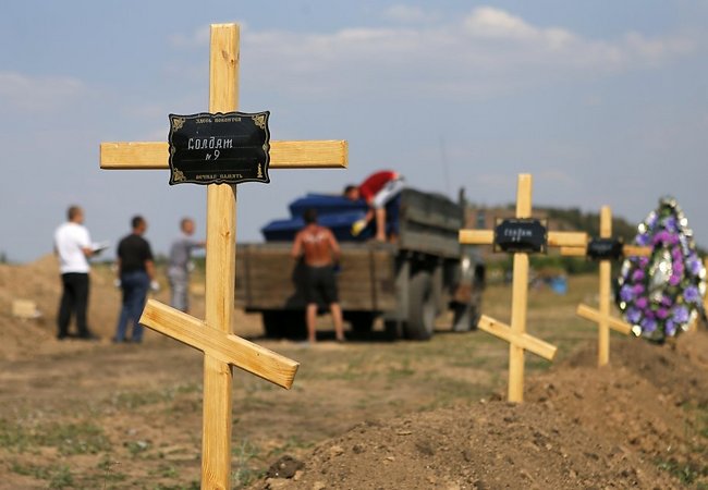 Фото: Reuters/Scanpix. Могилы неизвестных солдат на Донбассе