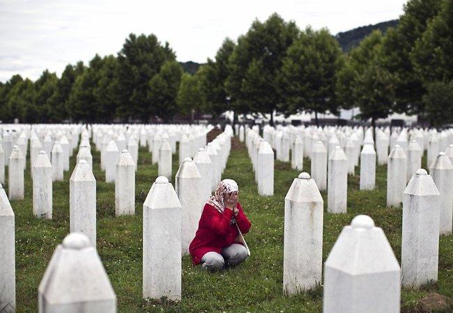 Фото: AP/Scanpix. Мемориальный комплекс Потокари, где захоронены жертвы массового убийства в Сребренице