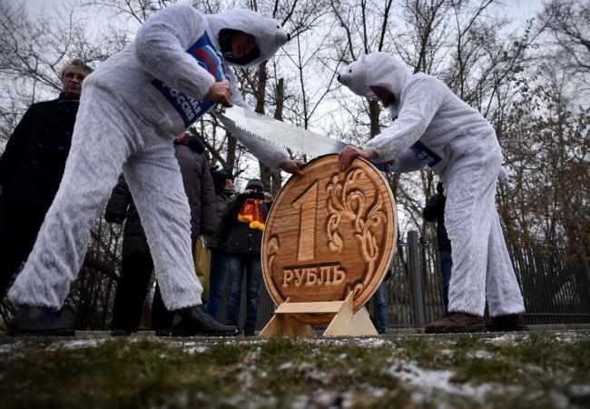 Акция КПРФ в знак протеста против девальвации рубля. Фото AFP/Scanpix