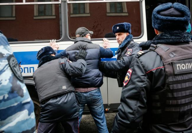 Задержание на Манежной площади в Москве 5 ноября. Фото AFP / Scanpix