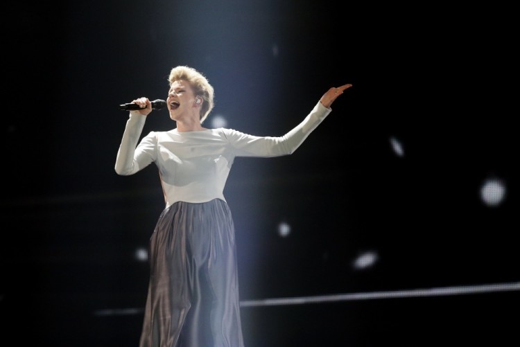 epa05962370 Levina from Germany performs during the Grand Final of the 62nd annual Eurovision Song Contest (ESC) at the International Exhibition Centre in Kiev, Ukraine, 13 May 2017.  EPA/SERGEY DOLZHENKO
