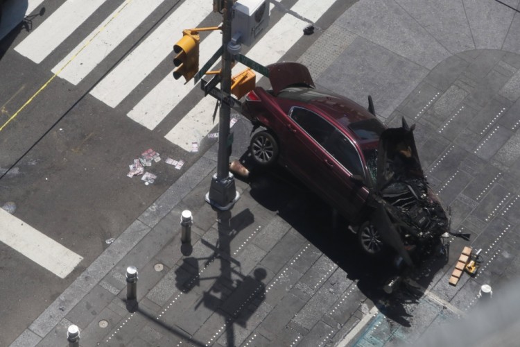 epa05972559 A vehicle sits atop a bollard after multiple people were injured when a vehicle struck numerous pedestrians in Times Square in New York City, New York, USA, 18 May 2017. Reports indicated that the vehicle was possibly speeding when it drove up onto the sidewalk striking the pedestrians.  EPA/GARY HE