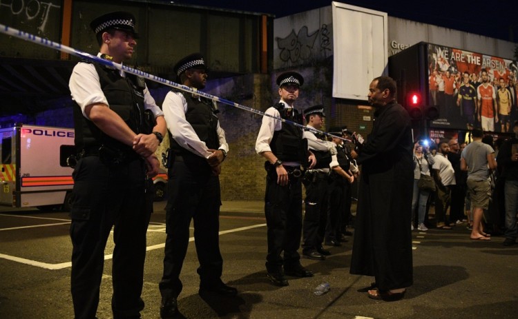 epa06036560 Onlookers near a police cordon near Finsbury Park, after a van collision incident in north London, Britain, 19 June 2017. According to the Metropolitan Police Service, police responded on 19 June, to reports of a major incident where a vehicle collided with pedestrians in Seven Sisters Road, in north London. One man was pronounced dead at the scene and at least eight people were injured, police said. The driver of the van, a 48-year-old man, has been detained. An investigation into the circumstances of the incident is being carried out by the Counter Terrorism Command. The Muslim Council of Britain (MCB) commented on the incident saying that a van has run over worshippers outside the Muslim Welfare House (MWH), near the Finsbury Park Mosque. British Prime Minister Theresa May described the attack as a 'terrible incident.'  EPA/FACUNDO ARRIZABALAGA