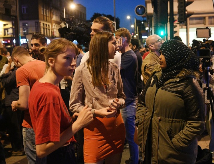 epa06036566 Onlookers gather near a police cordon near Finsbury Park, after a van collision incident in north London, Britain, 19 June 2017. According to the Metropolitan Police Service, police responded on 19 June, to reports of a major incident where a vehicle collided with pedestrians in Seven Sisters Road, in north London. One man was pronounced dead at the scene and at least eight people were injured, police said. The driver of the van, a 48-year-old man, has been detained. An investigation into the circumstances of the incident is being carried out by the Counter Terrorism Command. The Muslim Council of Britain (MCB) commented on the incident saying that a van has run over worshippers outside the Muslim Welfare House (MWH), near the Finsbury Park Mosque. British Prime Minister Theresa May described the attack as a 'terrible incident.'  EPA/FACUNDO ARRIZABALAGA