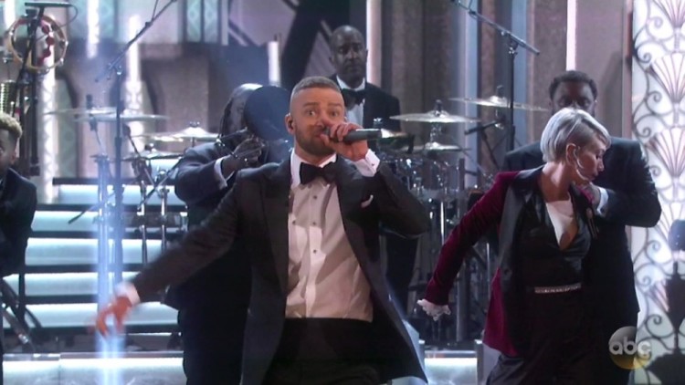 26 February 2017 - Los Angeles - USA **** STRICTLY NOT AVAILABLE FOR USA *** Justin Timberlake gets the entire A-list Oscar audience on their feet dancing as he opens ceremony with song performance. Stars including Timberlake's wife Jessica Biel, Halle Berry, Dev Patel, Nicole Kidman and Keith Urban, Naomi Harris and Michelle Williams, all jumped out of their seats to dance along to Timberlake performing his Oscar-nominated song Can't Stop The Feeling from the animated movie Trolls. Timberlake sang his way into the Dolby Theater, flanked by dancers, dancing all the way to the stage. 