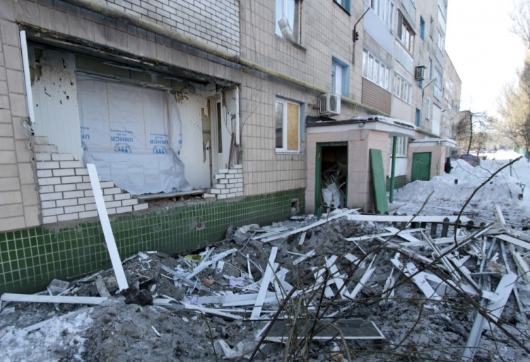 3018285 01/30/2017 A destroyed balcony of a residential building on Partizanskaya Street in Donetsk, damaged during a shelling by the Ukrainian military. Igor Maslov/Sputnik