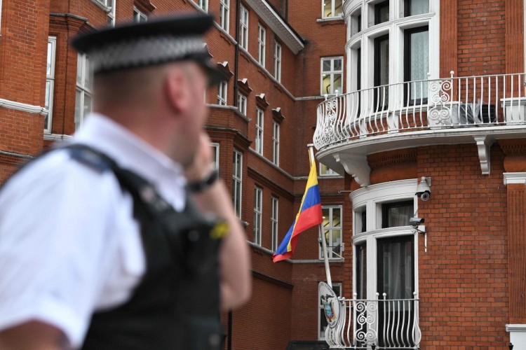 Посольство Эквадора в Лондоне, где с 2012 года находится Джулиан Ассанж. Фото AFP PHOTO / Scanpix