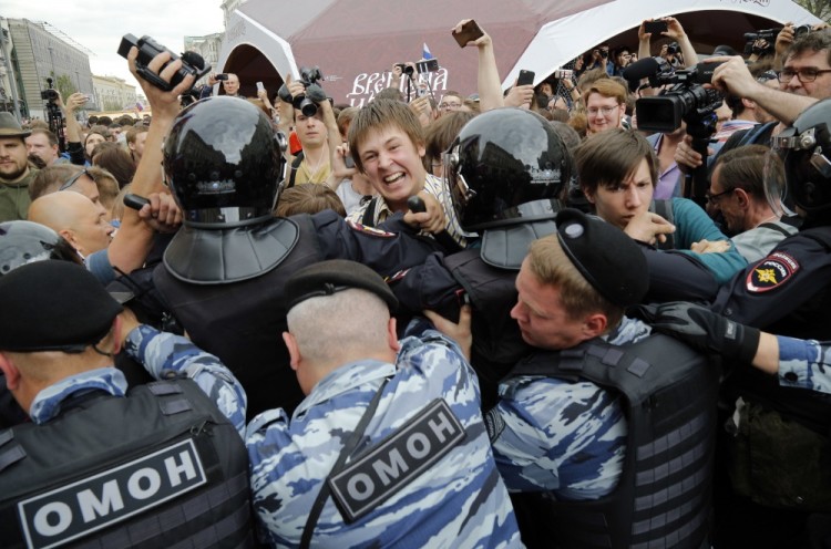 Protestors are blocked during a demonstration in downtown Moscow, Russia, Monday, June 12, 2017. Russian opposition leader Alexei Navalny, aiming to repeat the nationwide protests that rattled the Kremlin three months ago, has called for a last-minute location change for a Moscow demonstration that could provoke confrontations with police. (AP Photo/Alexander Zemlianichenko)