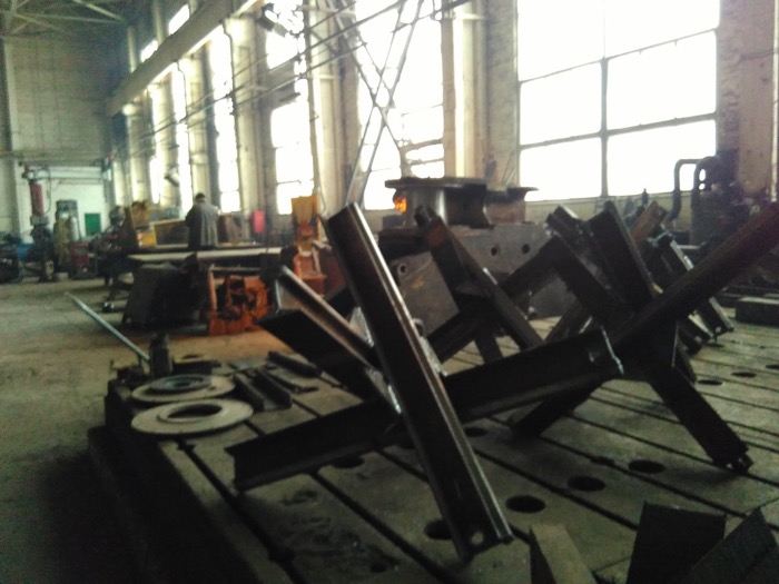 Противотанковые  ежи, изготовленные на Ясиноватском машиностроительном заводе. Фото Spektr.Press