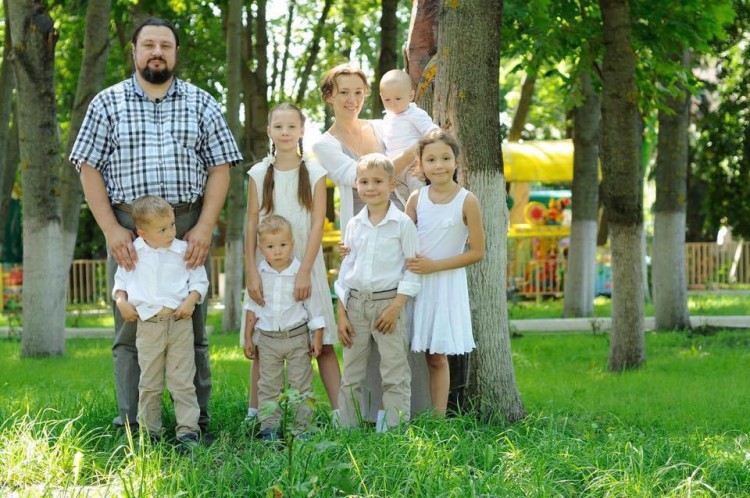 Анна Кузнецова с супругом Алесеем и детьми. Фото: Анна Кузнецова / Facebook