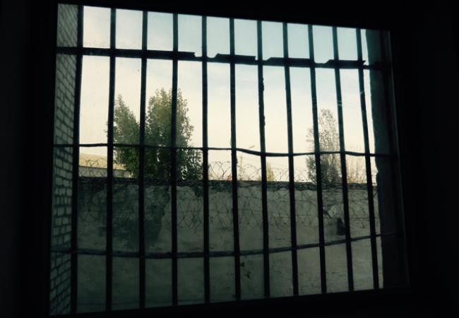 Окно в одной из камер СИЗО № 6 Бахмута, фото Дмитрия Дурнева/SPEKTR.PRESS