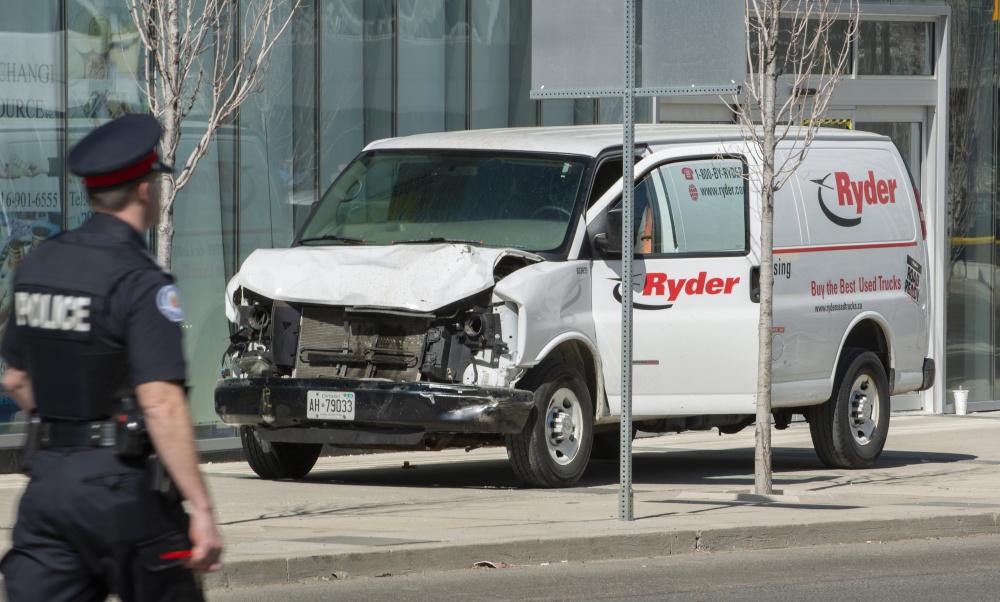 Автомобиль, с помощью которого был совершен наезд на пешеходов в Торонто. Фото EPA/Scanpix/LETA