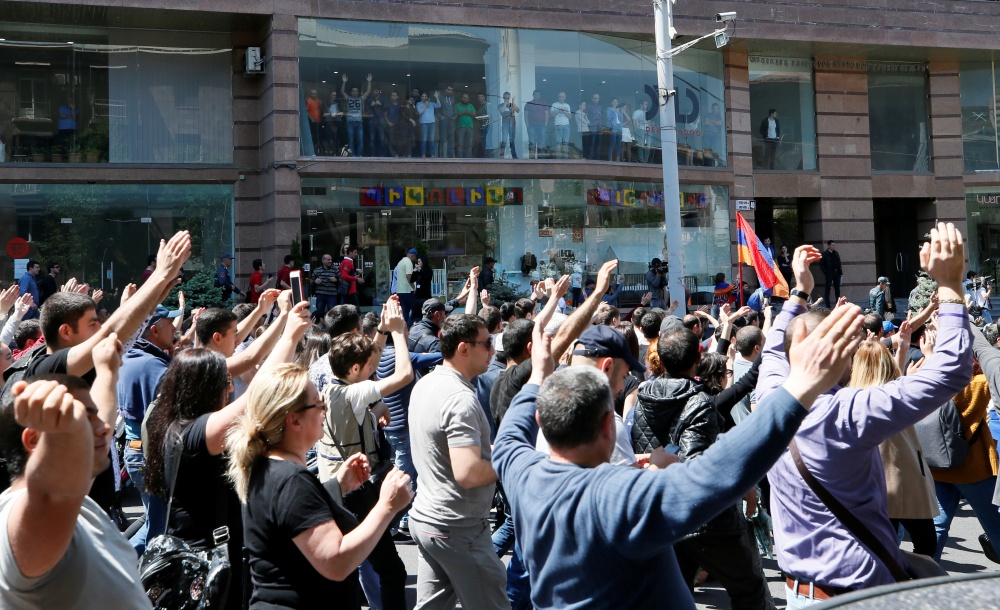 Акция протеста в Ереване 25 апреля 2018 года. Фото REUTERS/Scanpix/LETA