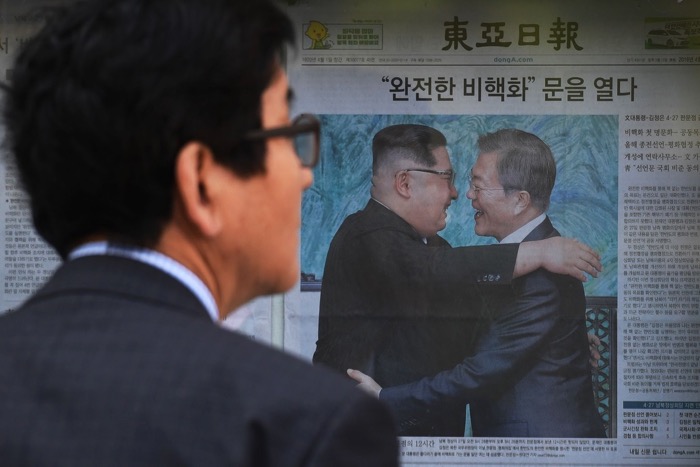 Что принесет миру "исторический" саммит лидеров КНДР и Южной Кореи, до сих пор неясно. Фото AP/Scanpix/LETA
