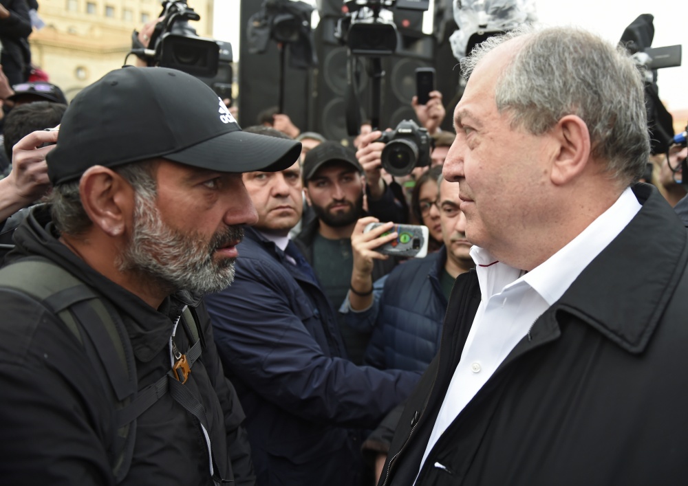 Армен Саркисян и Никол Пашинян, встретились во время акции протеста. Фото Sputnik/Scanpix/LETA