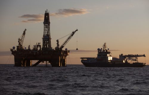 Нефтяная вышка компании «Роснефть». Фото AP Photo/Scanpix/LETA