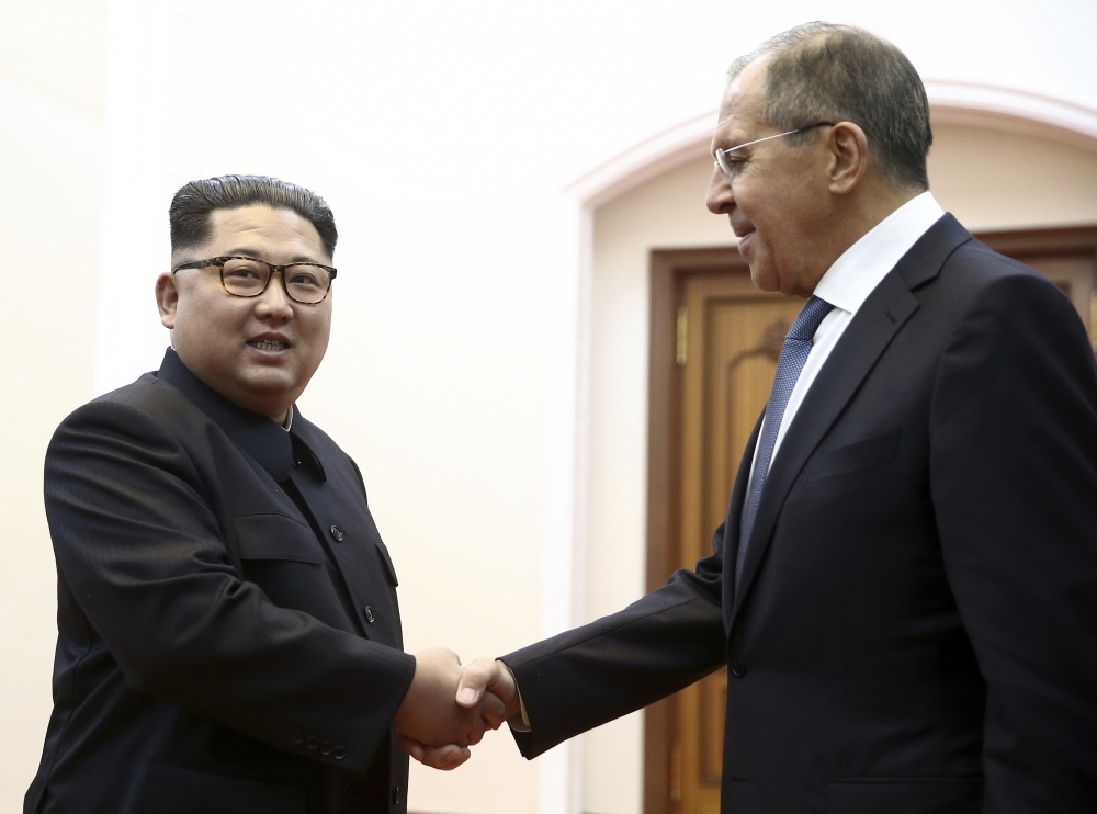 Ким Чен Ын и Сергей Лавров. Фото AP/Scanpix/LETA