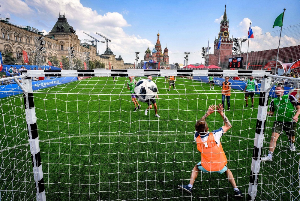 Показательный матч на поле на Красной площади. Фото AFP PHOTO /Scanpix/LETA

